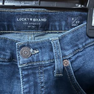 Lucky brand jeans in a dark blue wash in a  size 27